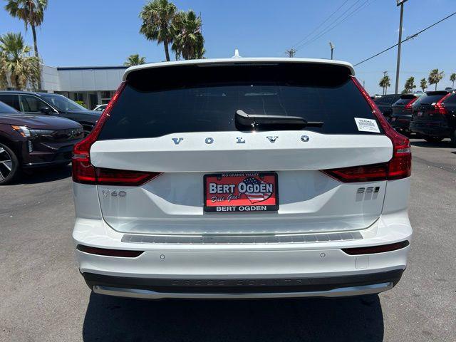2026 Volvo V60 Cross Country Ultra, B5 AWD Gas (mild hybrid)