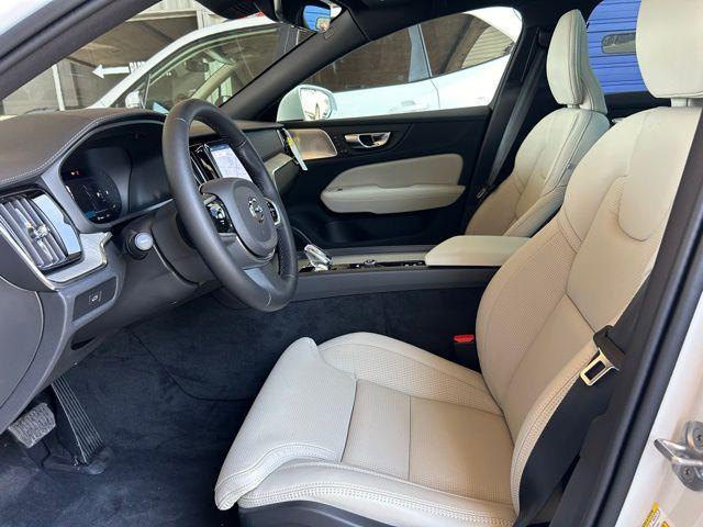 2026 Volvo V60 Cross Country Ultra, B5 AWD Gas (mild hybrid)