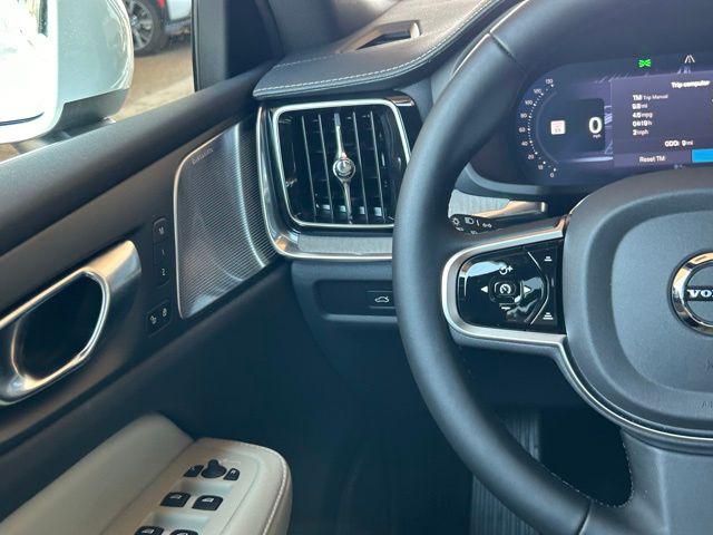 2026 Volvo V60 Cross Country Ultra, B5 AWD Gas (mild hybrid)