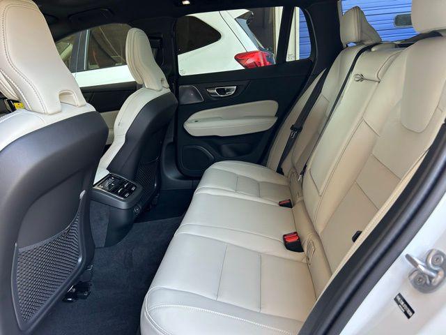 2026 Volvo V60 Cross Country Ultra, B5 AWD Gas (mild hybrid)