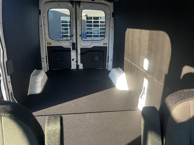 2026 Ford Transit Cargo Van T-250 148" Med Rf 9150 GVWR RWD