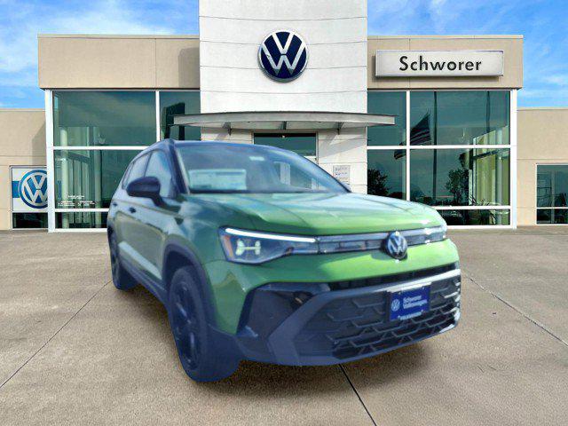 2026 Volkswagen Taos SE Black