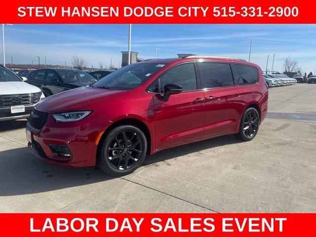 2026 Chrysler Pacifica Select for sale in Urbandale, IA