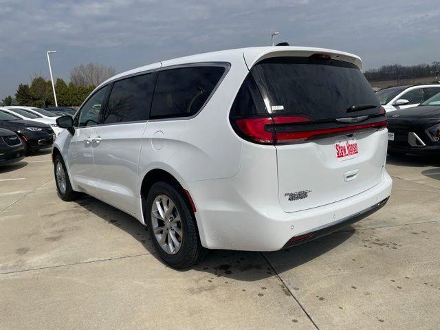 2026 Chrysler Pacifica PACIFICA SELECT AWD