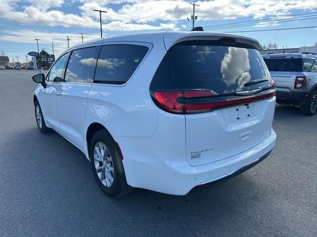 2026 Chrysler Pacifica Select AWD