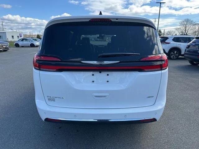 2026 Chrysler Pacifica Select AWD