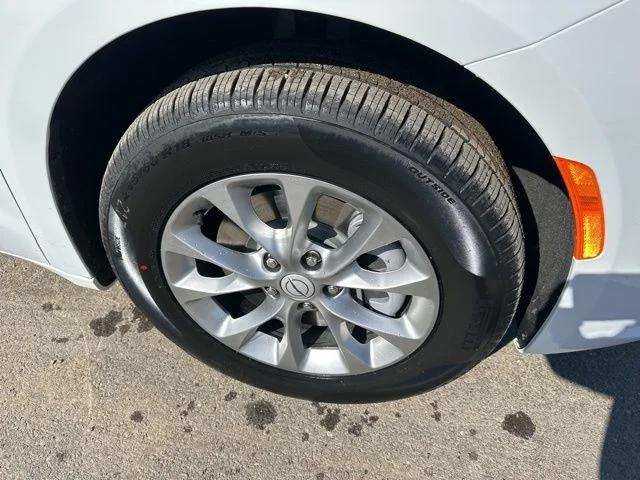 2026 Chrysler Pacifica Select AWD