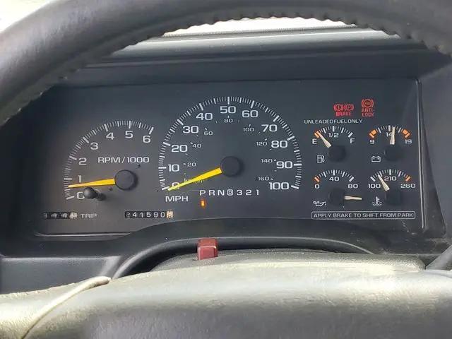 1997 Chevrolet Suburban Base