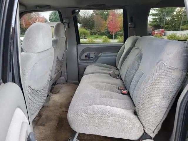 1997 Chevrolet Suburban Base