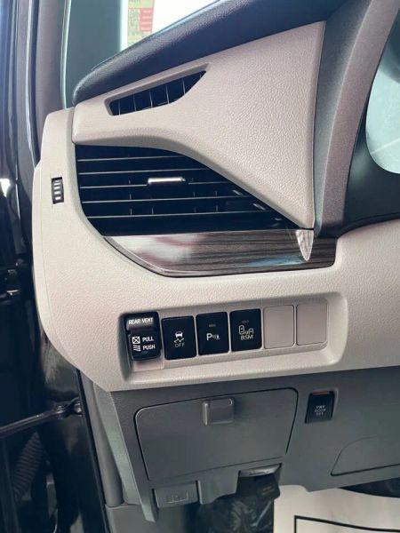 2017 Toyota Sienna Limited 7 Passenger