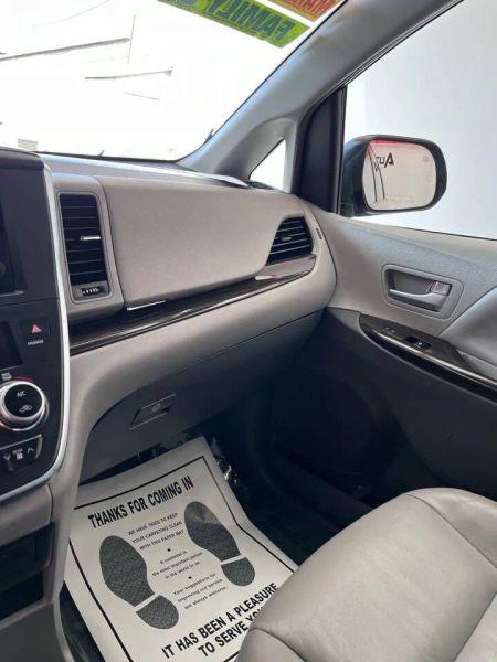 2017 Toyota Sienna Limited 7 Passenger