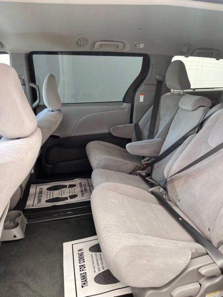 2020 Toyota Sienna LE
