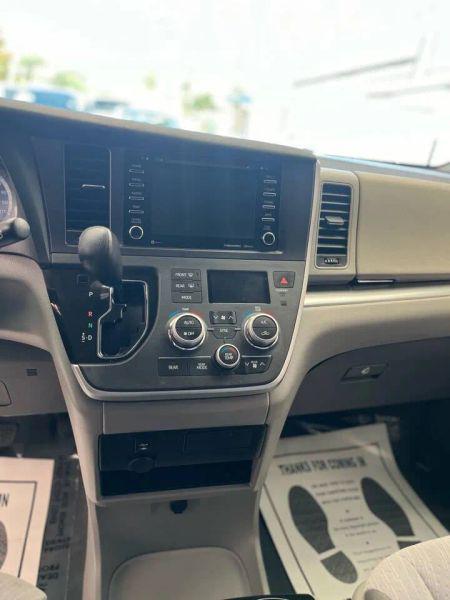 2020 Toyota Sienna LE