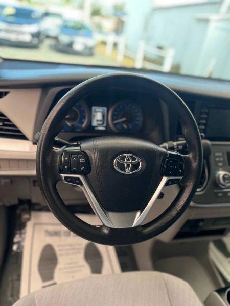 2020 Toyota Sienna LE