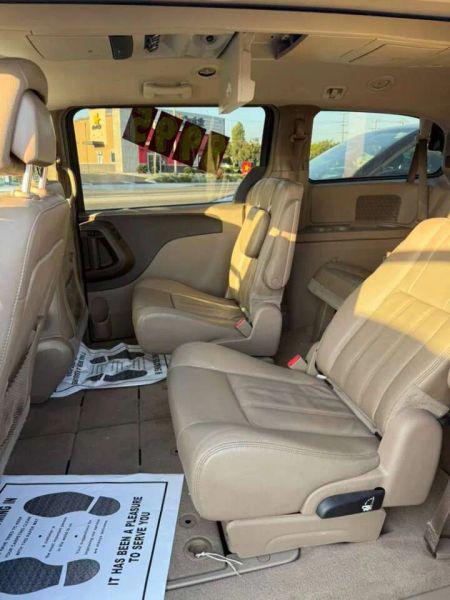 2016 Chrysler Town & Country Touring