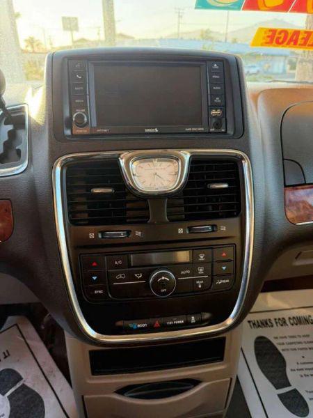 2016 Chrysler Town & Country Touring