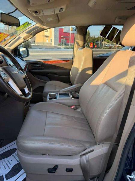 2016 Chrysler Town & Country Touring
