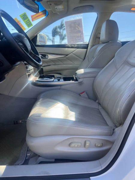 2011 INFINITI M37 M37