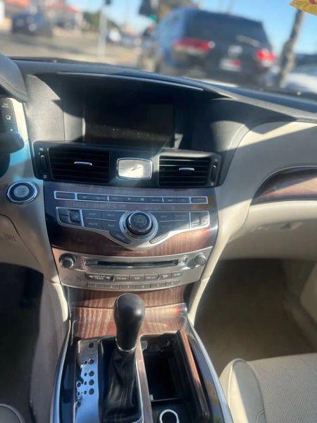 2011 INFINITI M37 M37