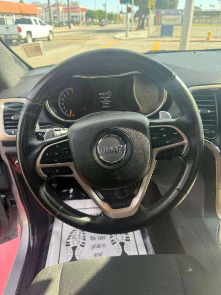 2017 Jeep Grand Cherokee Laredo 4x2