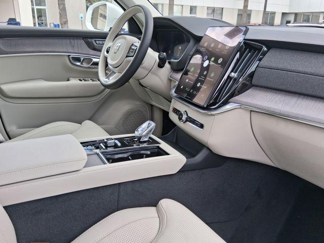 2026 Volvo XC90 Ultra, B6 AWD Gas (mild hybrid), Gasoline, Bright, 7 Seats