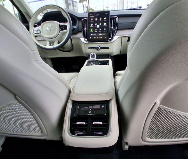 2026 Volvo XC90 Ultra, B6 AWD Gas (mild hybrid), Gasoline, Bright, 7 Seats
