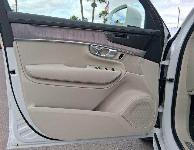 2026 Volvo XC90 Ultra, B6 AWD Gas (mild hybrid), Gasoline, Bright, 7 Seats