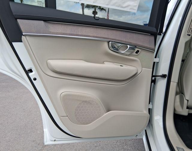 2026 Volvo XC90 Ultra, B6 AWD Gas (mild hybrid), Gasoline, Bright, 7 Seats