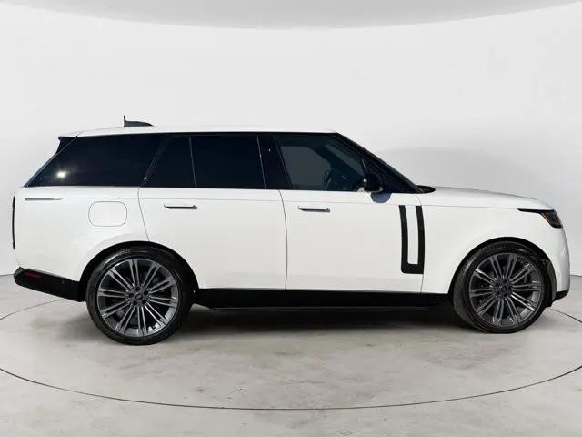 2024 Land Rover Range Rover P530 SE