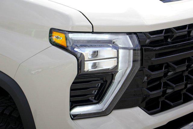 2026 Chevrolet Silverado 2500HD Crew Cab, Standard Bed, XR2, 4WD