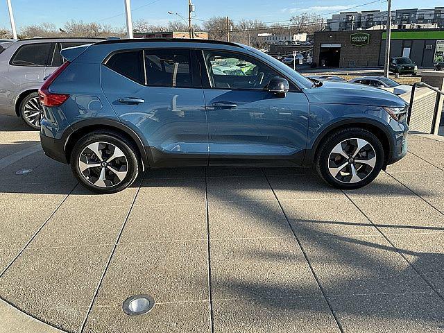 2025 Volvo XC40 B5 Plus Dark Theme