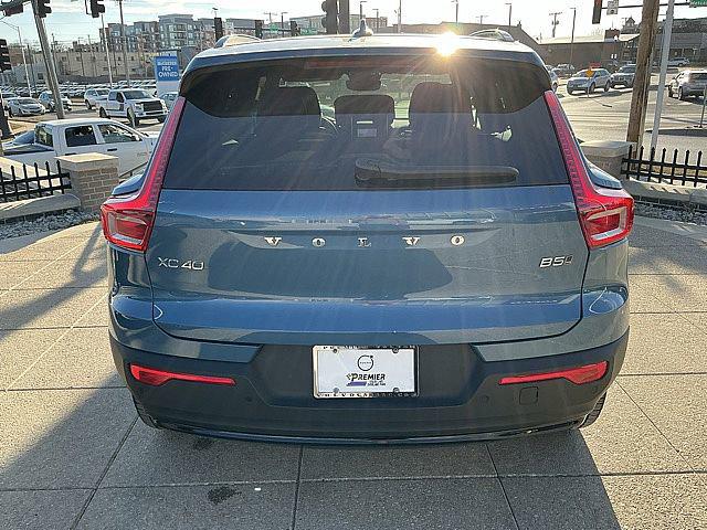 2025 Volvo XC40 B5 Plus Dark Theme