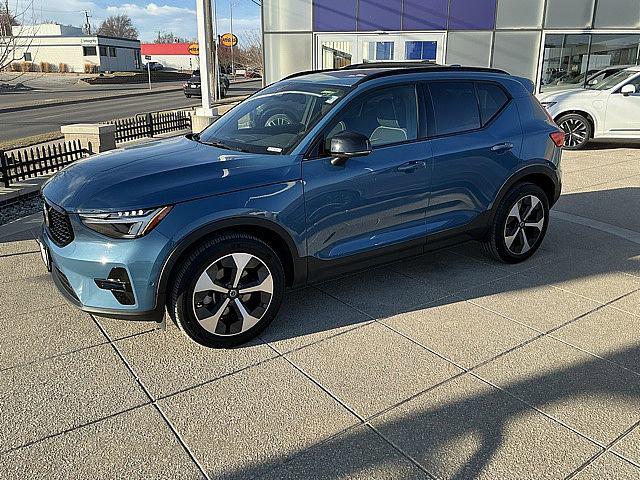 2025 Volvo XC40 B5 Plus Dark Theme