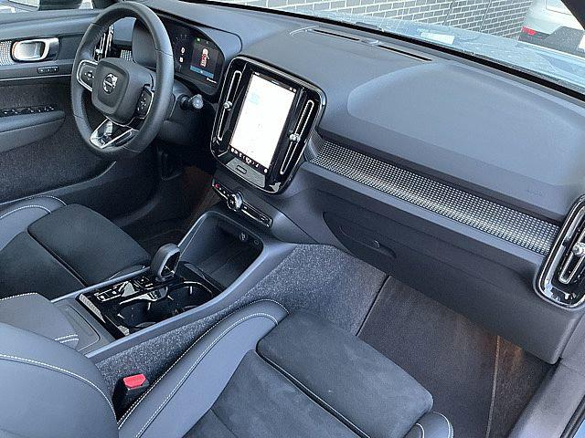 2025 Volvo XC40 B5 Plus Dark Theme