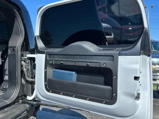 2022 Land Rover Defender 90 V8
