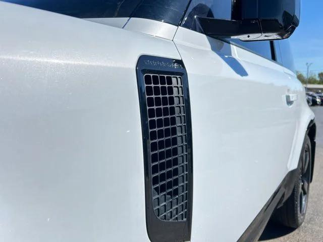 2022 Land Rover Defender 90 V8