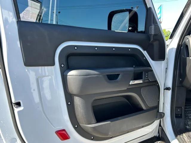 2022 Land Rover Defender 90 V8
