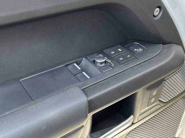 2022 Land Rover Defender 90 V8