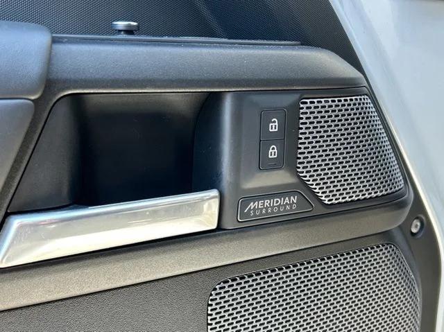 2022 Land Rover Defender 90 V8