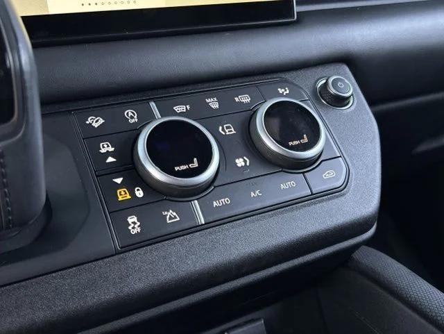 2022 Land Rover Defender 90 V8