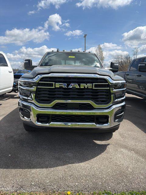 2026 RAM Ram 3500 Chassis Cab RAM 3500 TRADESMAN CREW CAB CHASSIS 4X4 60 CA