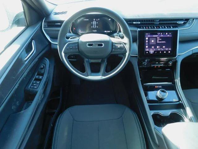 2026 Jeep Grand Cherokee Laredo 4x2