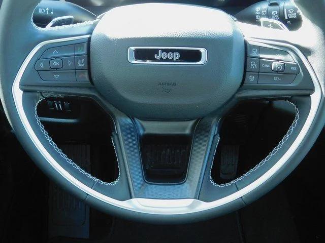 2026 Jeep Grand Cherokee Laredo 4x2