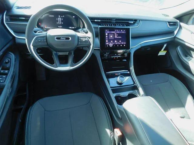 2026 Jeep Grand Cherokee Laredo 4x2