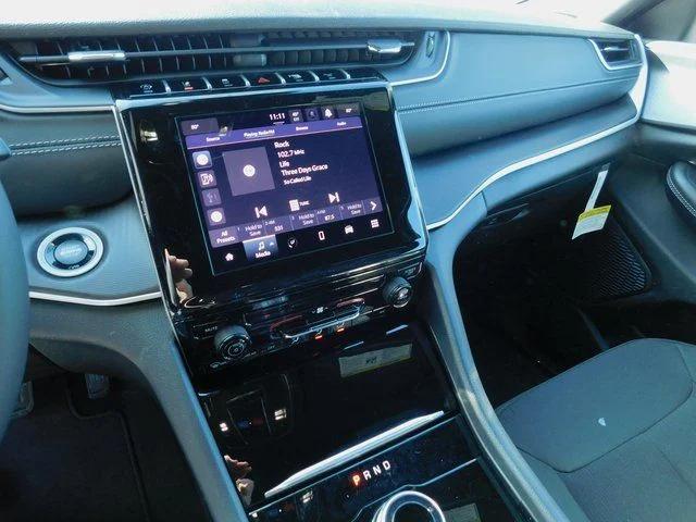 2026 Jeep Grand Cherokee Laredo 4x2