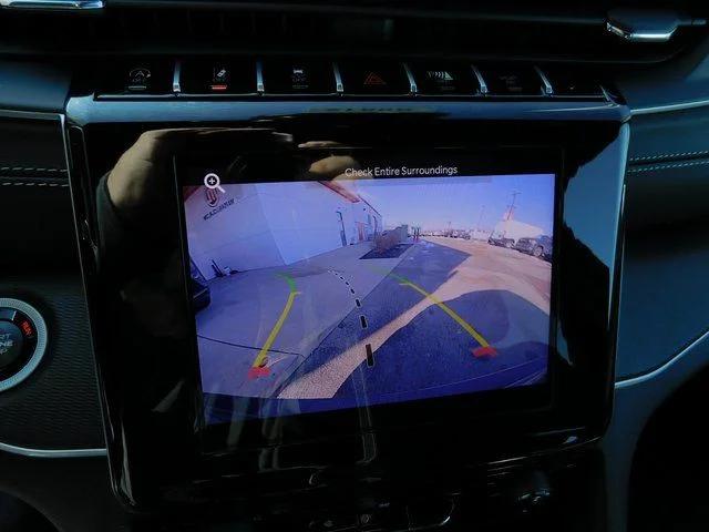 2026 Jeep Grand Cherokee Laredo 4x2