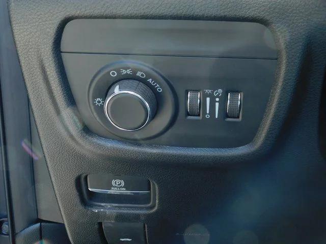 2026 Jeep Grand Cherokee Laredo 4x2