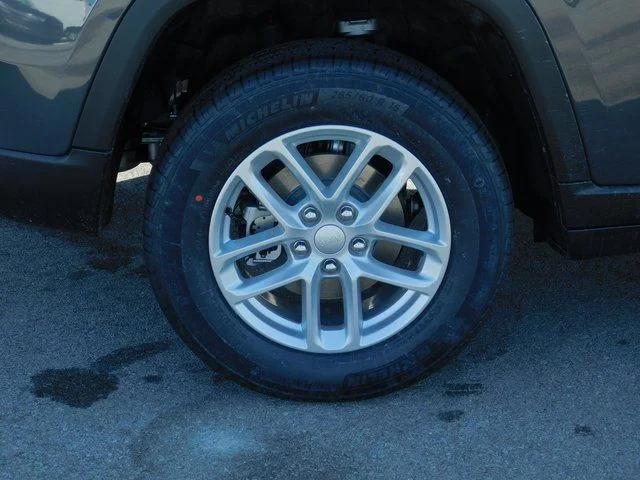 2026 Jeep Grand Cherokee Laredo 4x2