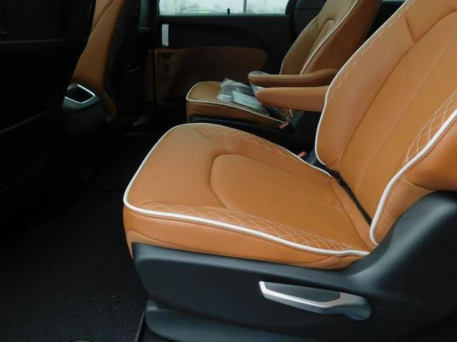 2026 Chrysler Pacifica Pinnacle AWD