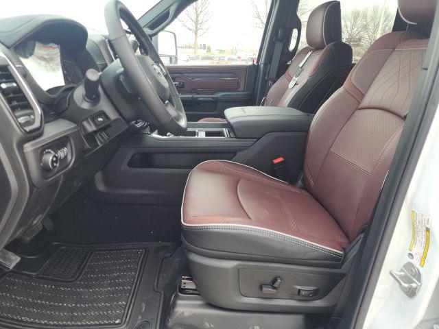 2026 RAM Ram 3500 RAM 3500 LIMITED CREW CAB 4X4 8 BOX